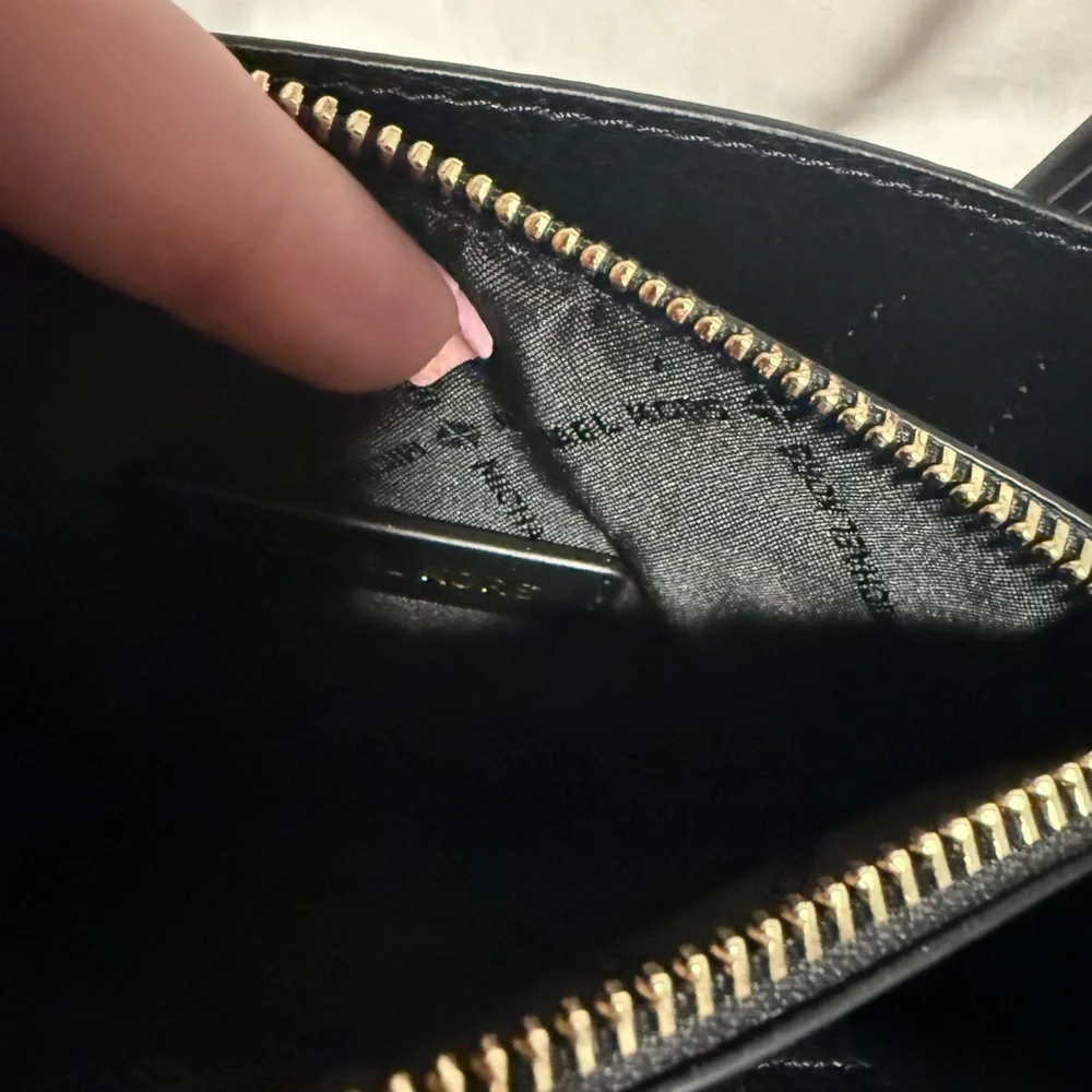 MICHAEL MICHAEL KORS “Mercer” NWT Black leather messenger Bag Full Inclusion!